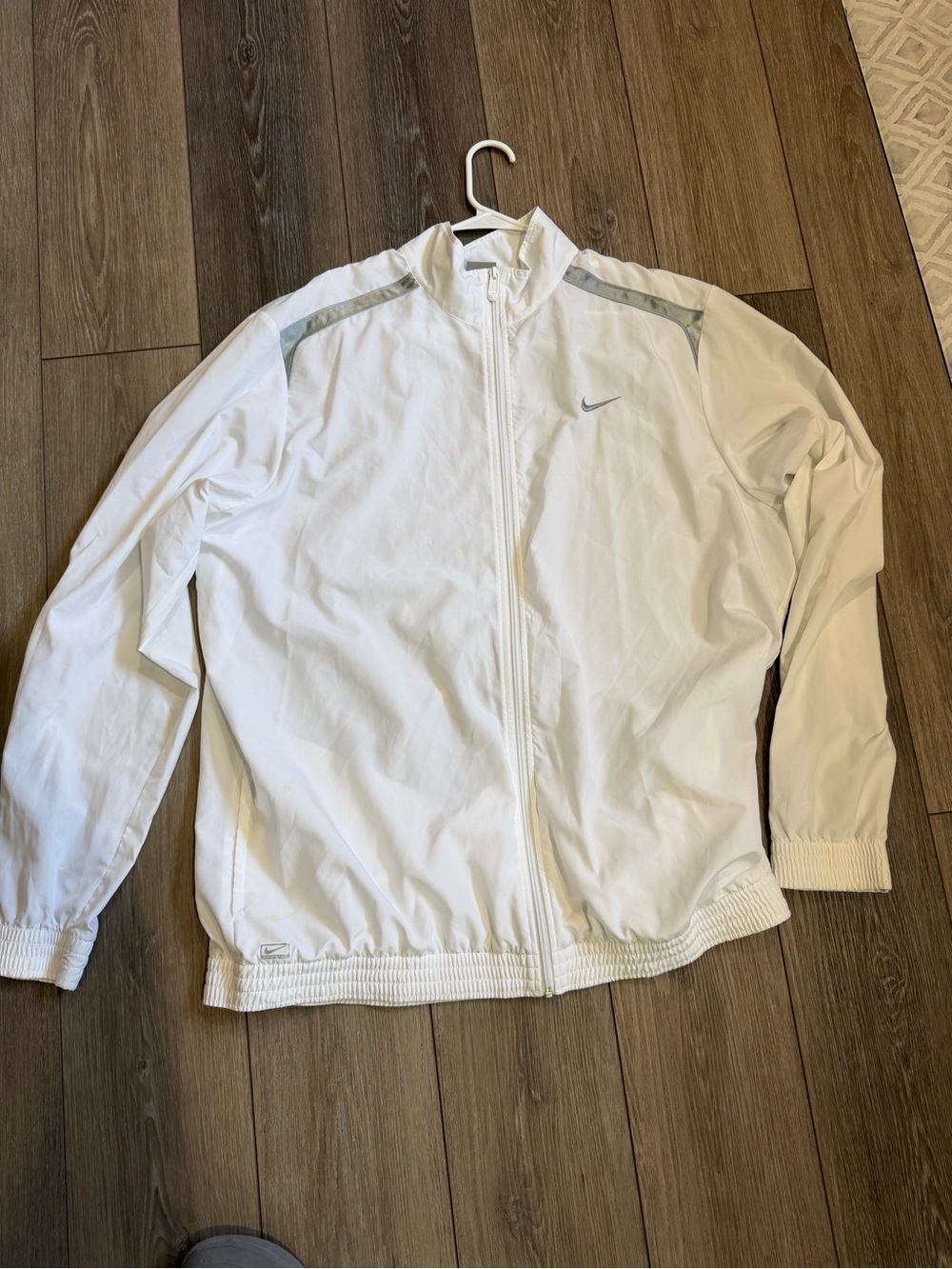Nike Men’s White Windbreaker Jacket with Gray Accents